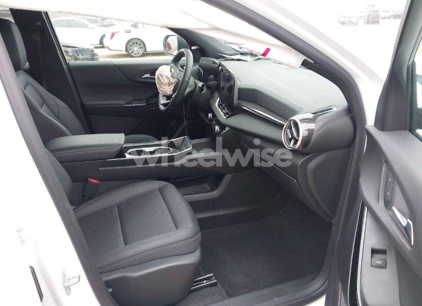 Photo 5 of 2025 Chevrolet Equinox FWD LT (VIN 3GNAXHEG0SL112587)