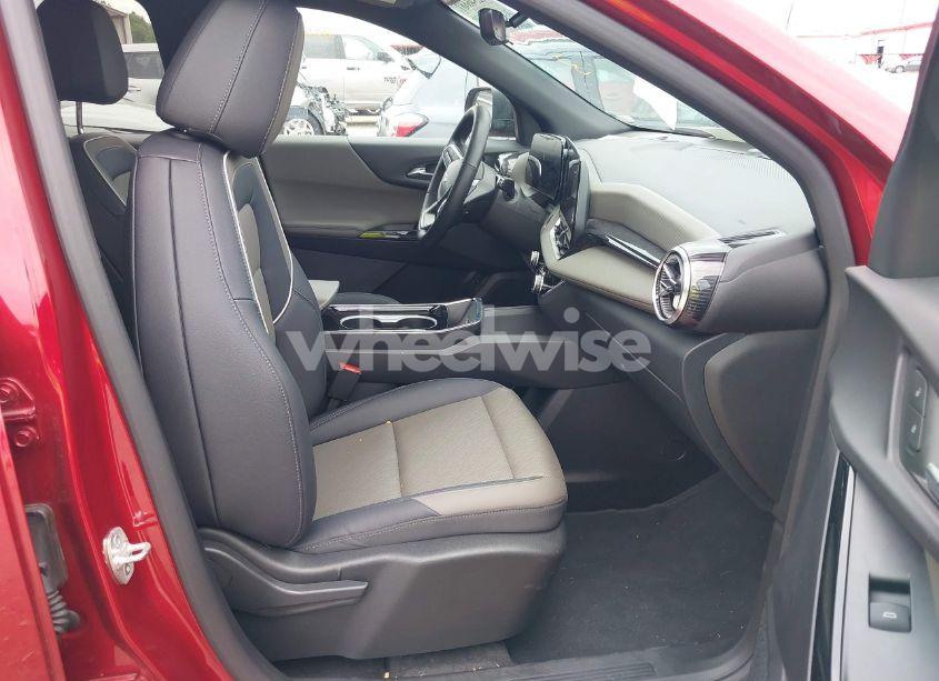 Photo 5 of 2025 Chevrolet Equinox FWD LT (VIN 3GNAXHEG0SL201530)