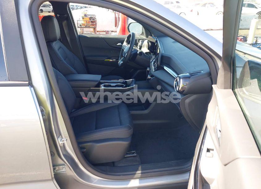 Photo 5 of 2025 Chevrolet Equinox FWD LT (VIN 3GNAXHEG3SL110879)