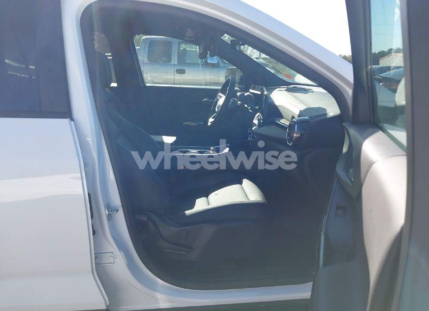 Photo 5 of 2025 Chevrolet Equinox FWD LT (VIN 3GNAXHEG3SL164182)