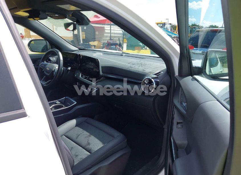 Photo 5 of 2025 Chevrolet Equinox FWD LT (VIN 3GNAXHEG3SL168846)