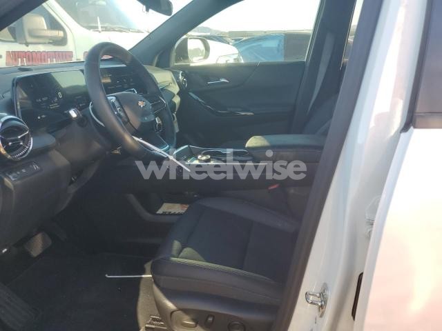 Photo 4 of 2026 CHEVROLET EQUINOX LT (VIN 3GNAXHEG3TL143852)