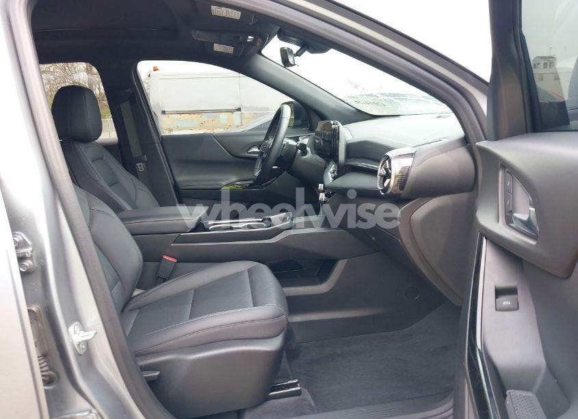 Photo 5 of 2025 Chevrolet Equinox FWD LT (VIN 3GNAXHEG4SL103858)