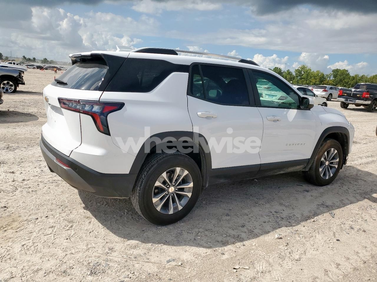 Photo 3 of 2025 CHEVROLET EQUINOX LT (VIN 3GNAXHEG6SL122492)