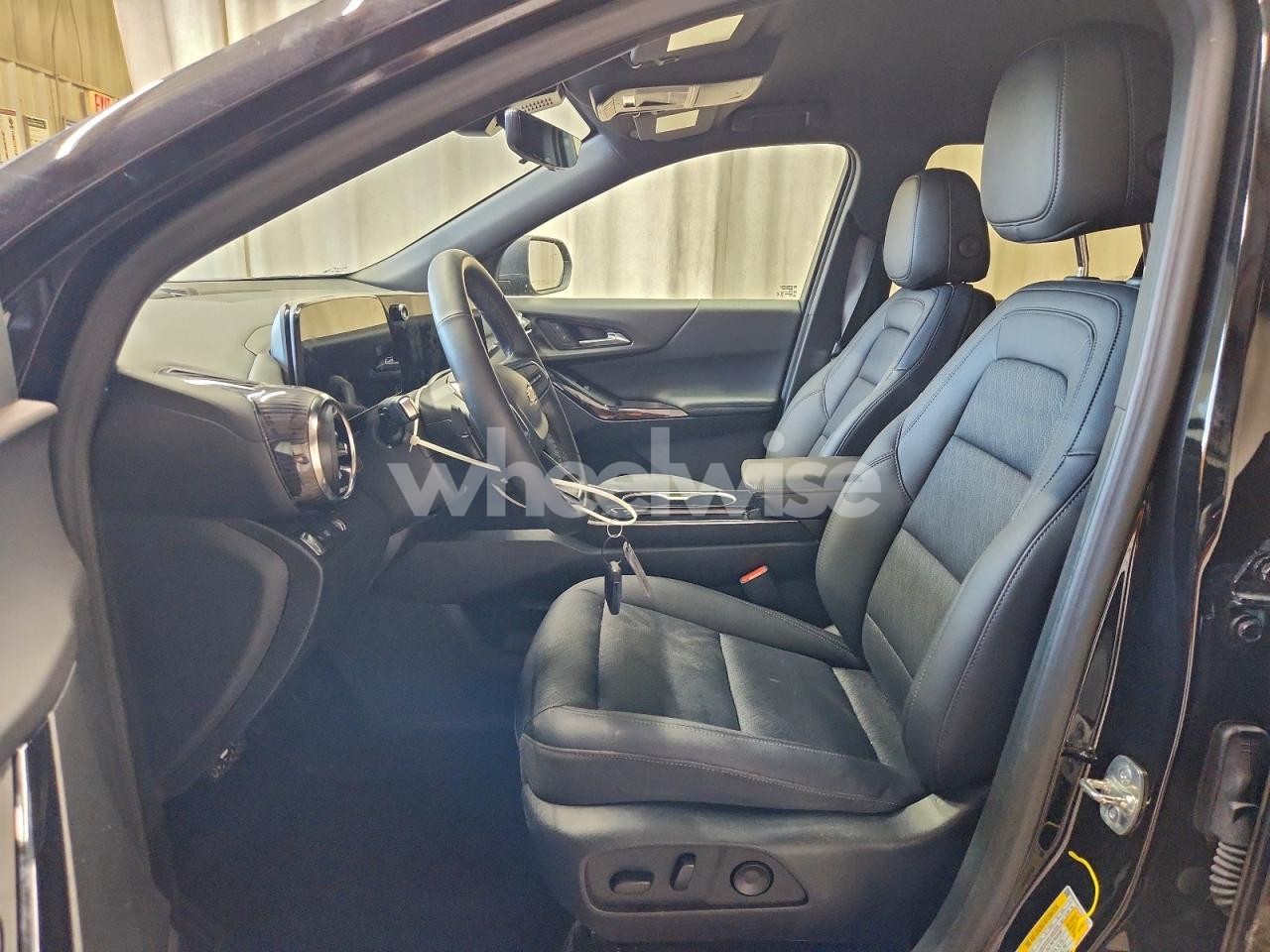 Photo 7 of 2025 CHEVROLET EQUINOX LT (VIN 3GNAXHEG7SL304413)