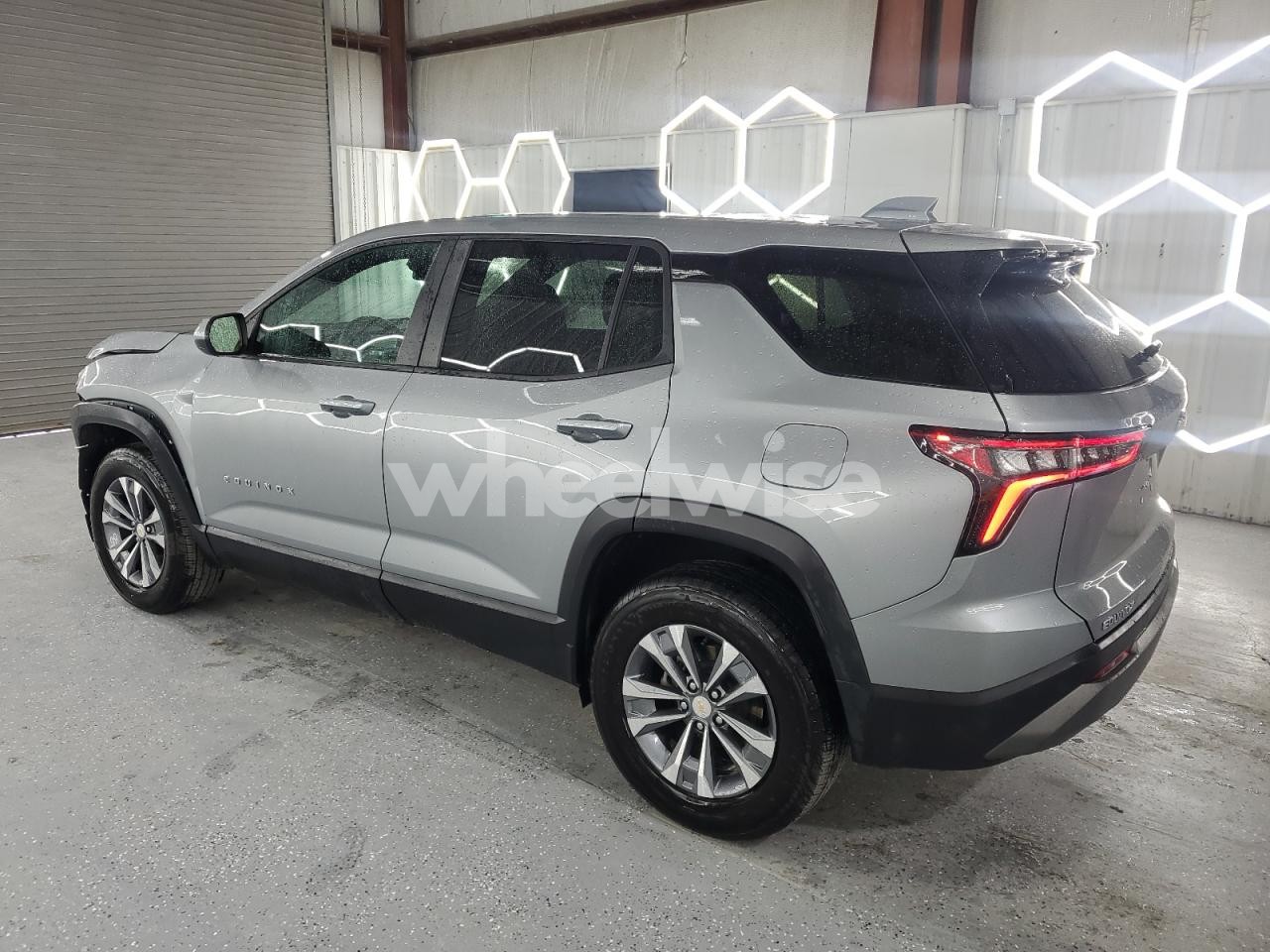 Photo 2 of 2025 CHEVROLET EQUINOX LT (VIN 3GNAXHEG8SL206250)