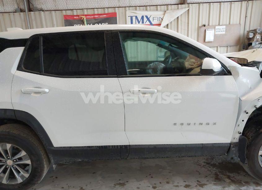 Photo 14 of 2025 Chevrolet Equinox FWD LT (VIN 3GNAXHEGXSL252341)