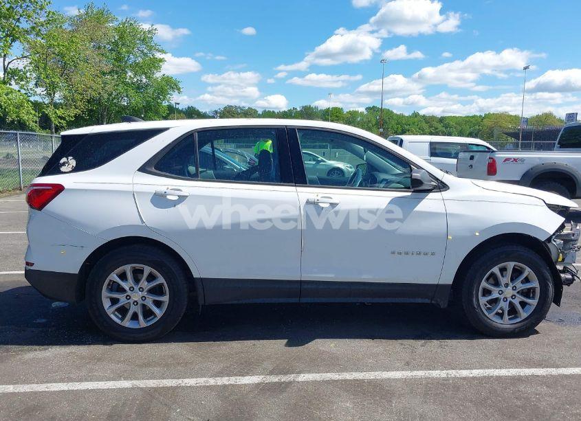 Photo 13 of 2018 Chevrolet Equinox LS (VIN 3GNAXHEV0JL300782)