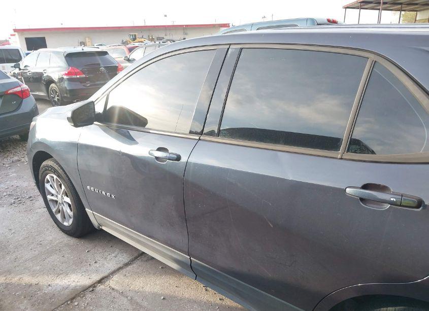 Photo 14 of 2018 Chevrolet Equinox LS (VIN 3GNAXHEV0JS644358)