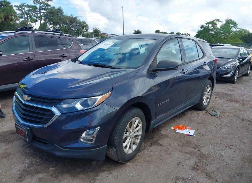 Photo 2 of 2019 Chevrolet Equinox LS (VIN 3GNAXHEV0KL220335)