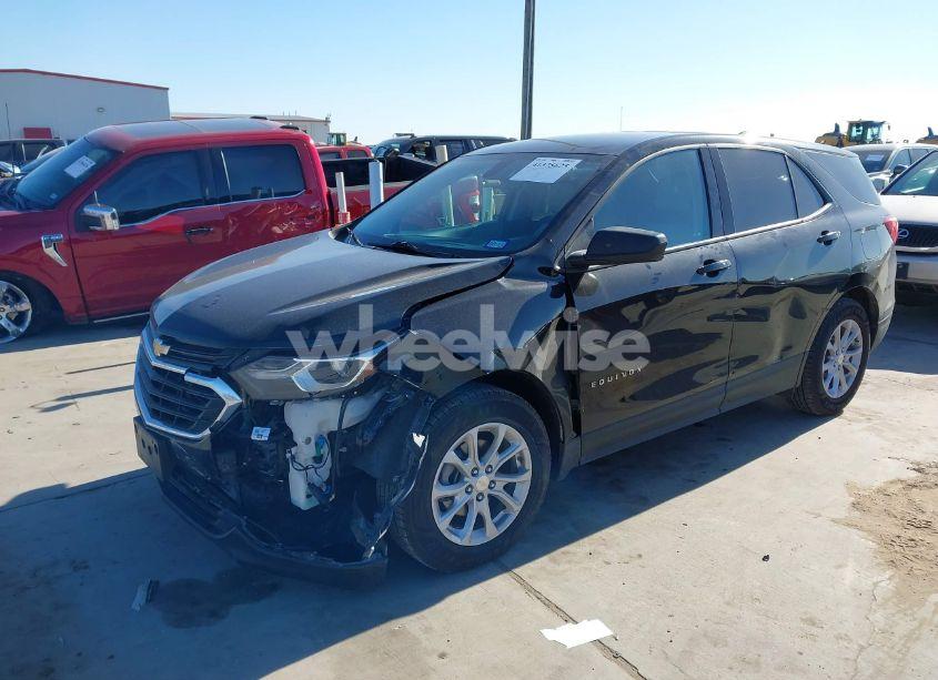 Photo 2 of 2019 Chevrolet Equinox LS (VIN 3GNAXHEV0KL355623)