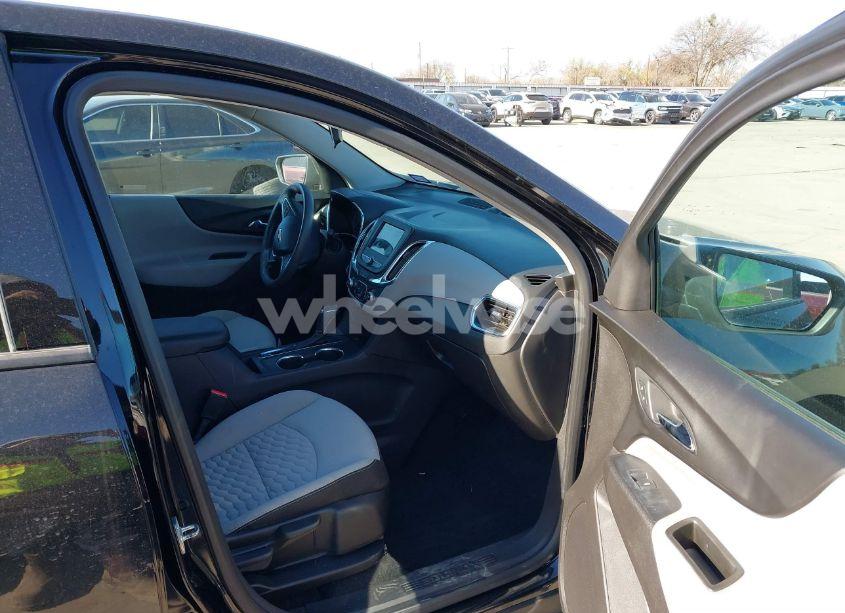 Photo 5 of 2019 Chevrolet Equinox LS (VIN 3GNAXHEV0KL355623)