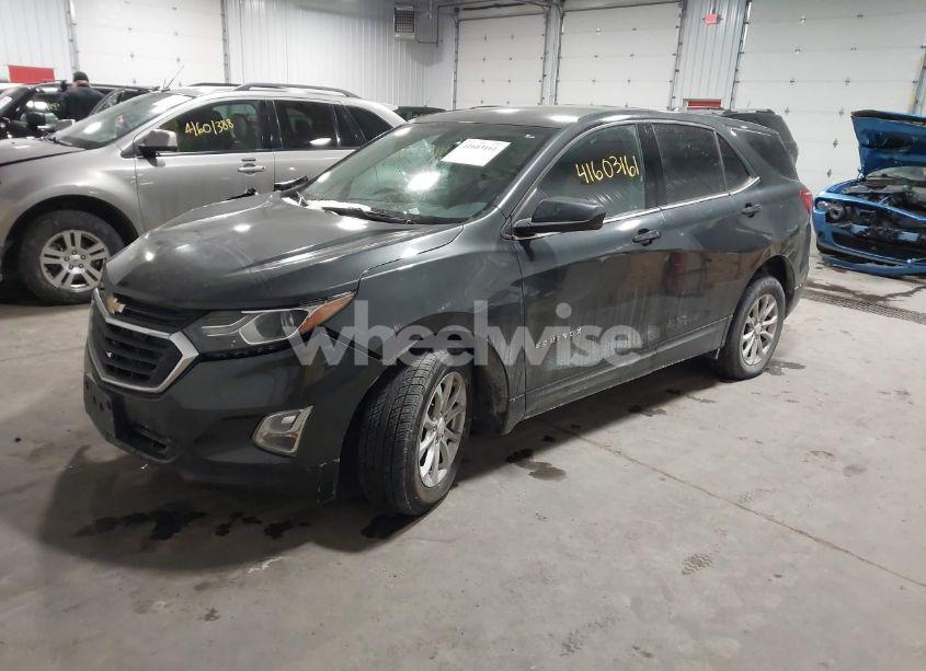 Photo 2 of 2019 Chevrolet Equinox LS (VIN 3GNAXHEV0KS634690)
