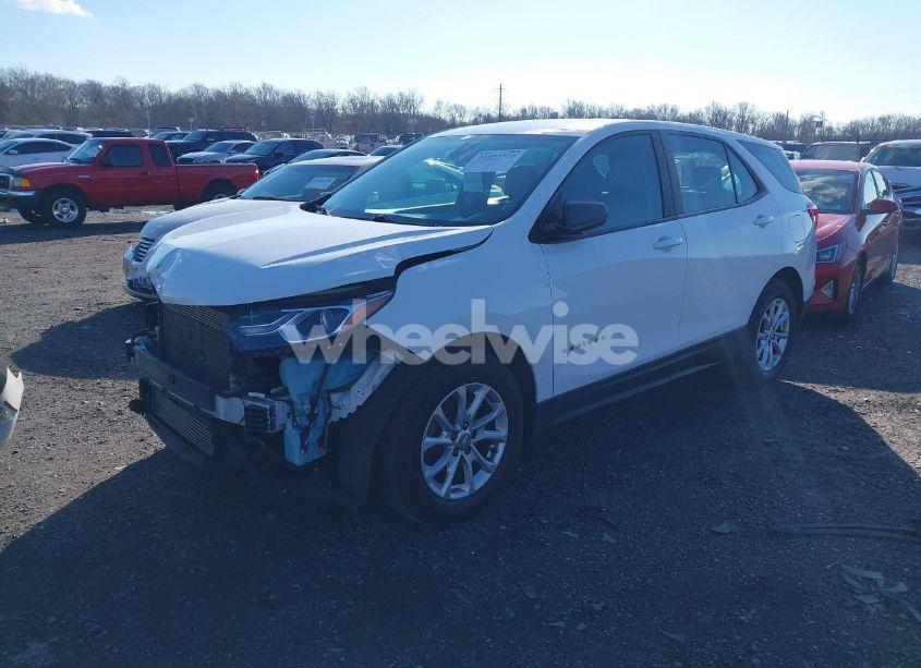 Photo 2 of 2020 Chevrolet Equinox FWD LS (VIN 3GNAXHEV0LS696088)