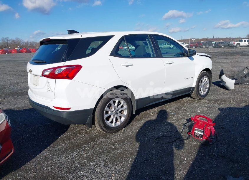 Photo 4 of 2020 Chevrolet Equinox FWD LS (VIN 3GNAXHEV0LS696088)