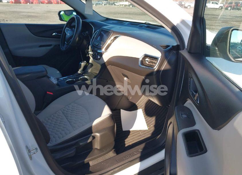 Photo 5 of 2020 Chevrolet Equinox FWD LS (VIN 3GNAXHEV0LS696088)