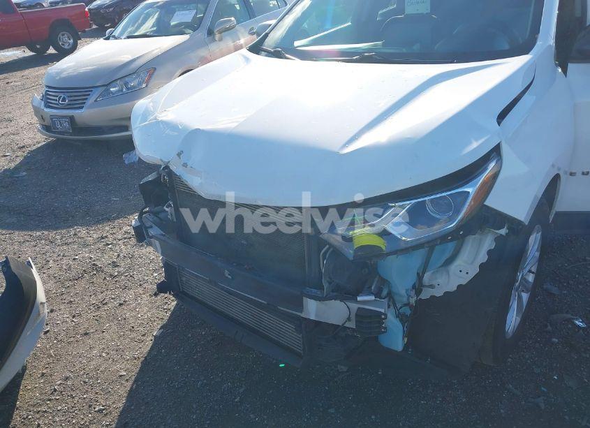 Photo 6 of 2020 Chevrolet Equinox FWD LS (VIN 3GNAXHEV0LS696088)