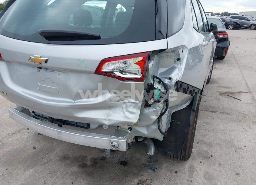 Photo 6 of 2020 Chevrolet Equinox FWD LS (VIN 3GNAXHEV0LS735472)