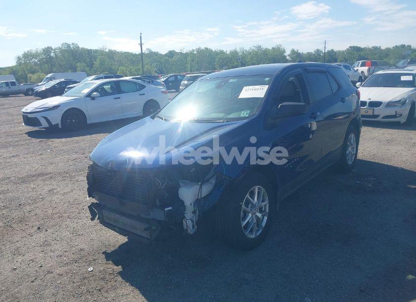 Photo 2 of 2022 Chevrolet Equinox FWD LS (VIN 3GNAXHEV0NS167257)