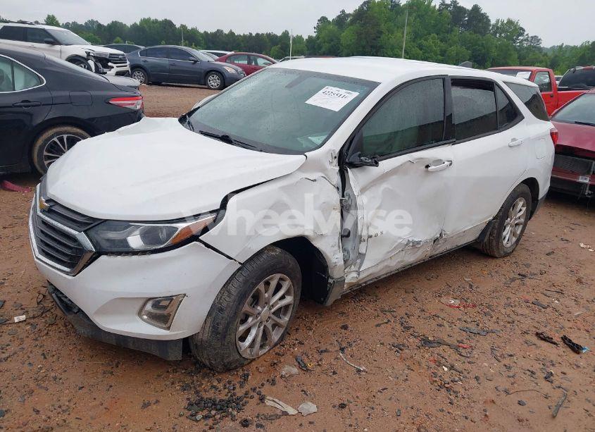 Photo 2 of 2018 Chevrolet Equinox LS (VIN 3GNAXHEV1JS554314)