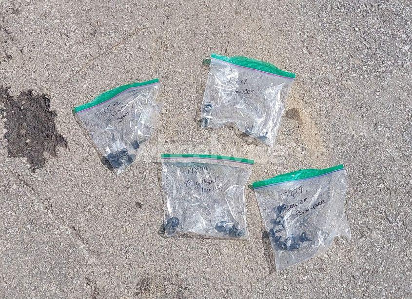 Photo 12 of 2018 Chevrolet Equinox LS (VIN 3GNAXHEV1JS642747)