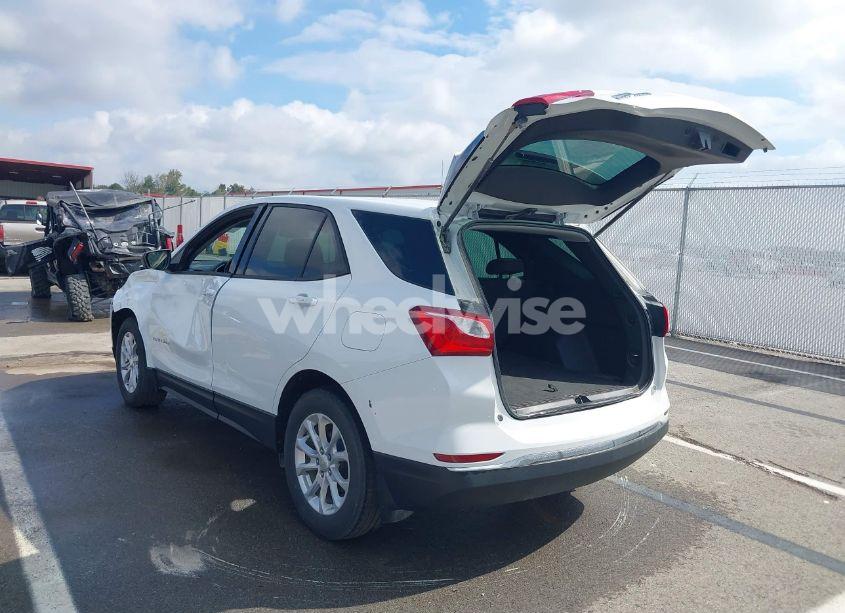Photo 3 of 2018 Chevrolet Equinox LS (VIN 3GNAXHEV1JS642747)