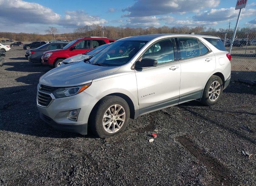 Photo 2 of 2019 Chevrolet Equinox LS (VIN 3GNAXHEV1KS525087)