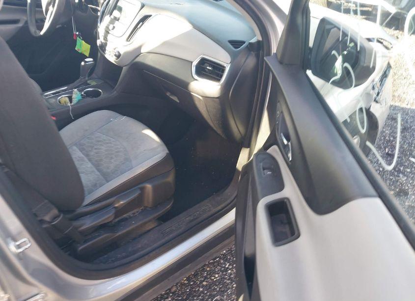 Photo 5 of 2019 Chevrolet Equinox LS (VIN 3GNAXHEV1KS525087)