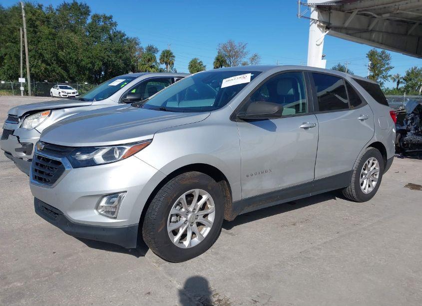 Photo 2 of 2020 Chevrolet Equinox FWD LS (VIN 3GNAXHEV1LS661897)