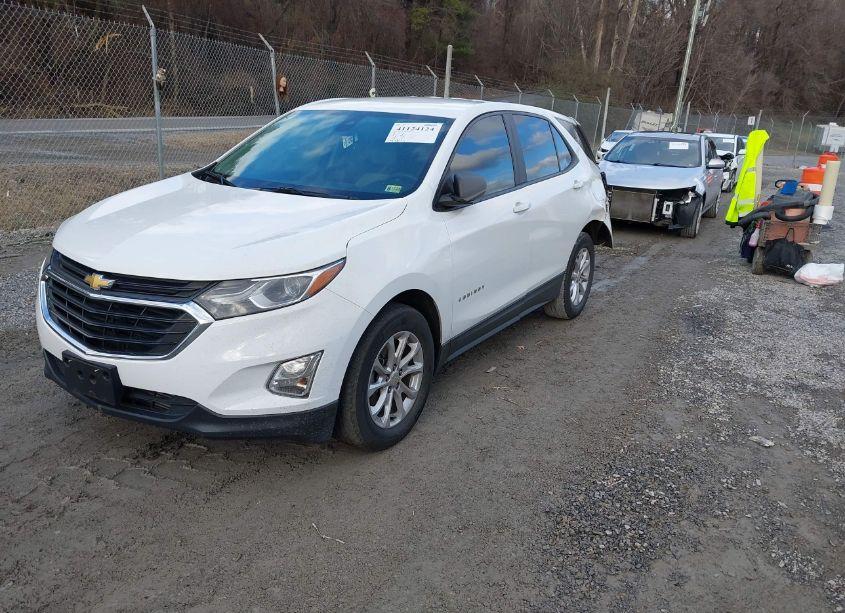 Photo 2 of 2020 Chevrolet Equinox FWD LS (VIN 3GNAXHEV1LS702710)