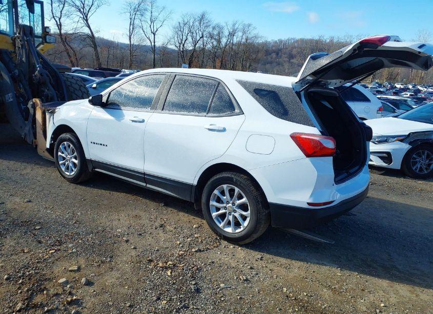Photo 3 of 2021 Chevrolet Equinox FWD LS (VIN 3GNAXHEV1MS140082)