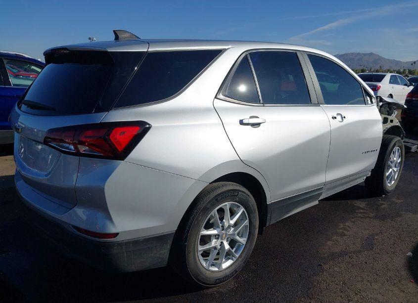 Photo 4 of 2022 Chevrolet Equinox FWD LS (VIN 3GNAXHEV1NS165274)