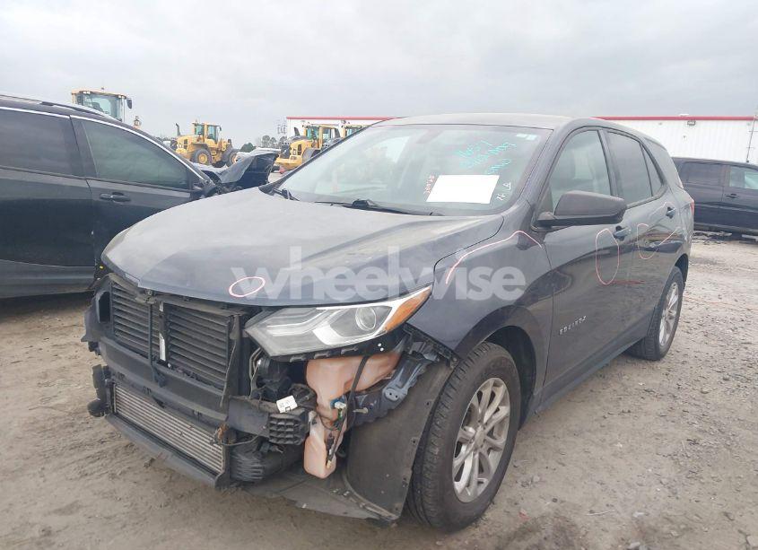 Photo 2 of 2019 Chevrolet Equinox LS (VIN 3GNAXHEV2KL237136)