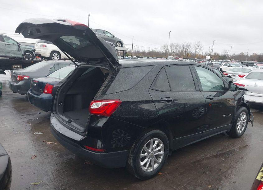 Photo 4 of 2019 Chevrolet Equinox LS (VIN 3GNAXHEV2KL243096)