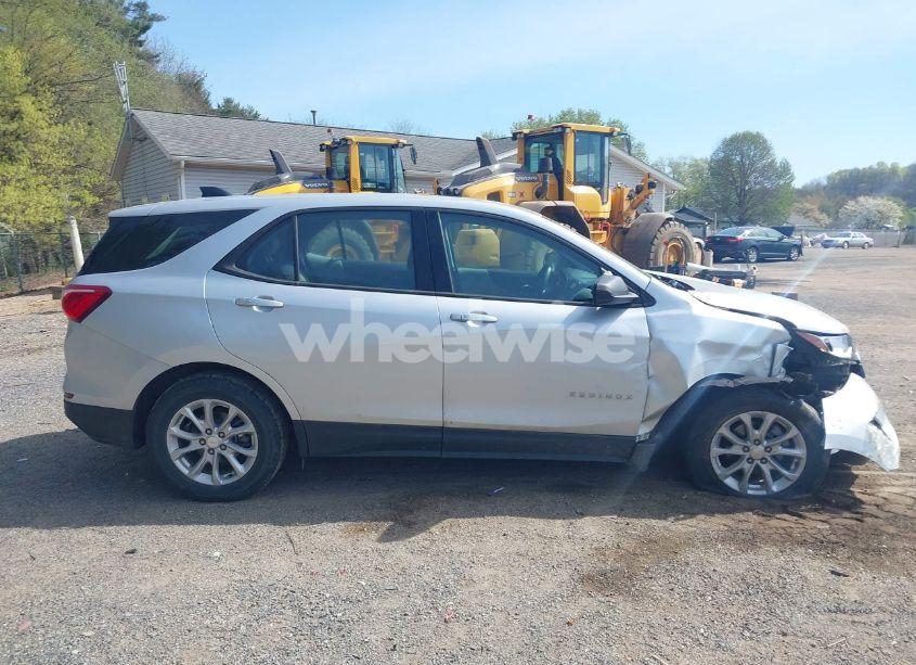 Photo 13 of 2019 Chevrolet Equinox LS (VIN 3GNAXHEV2KS613064)