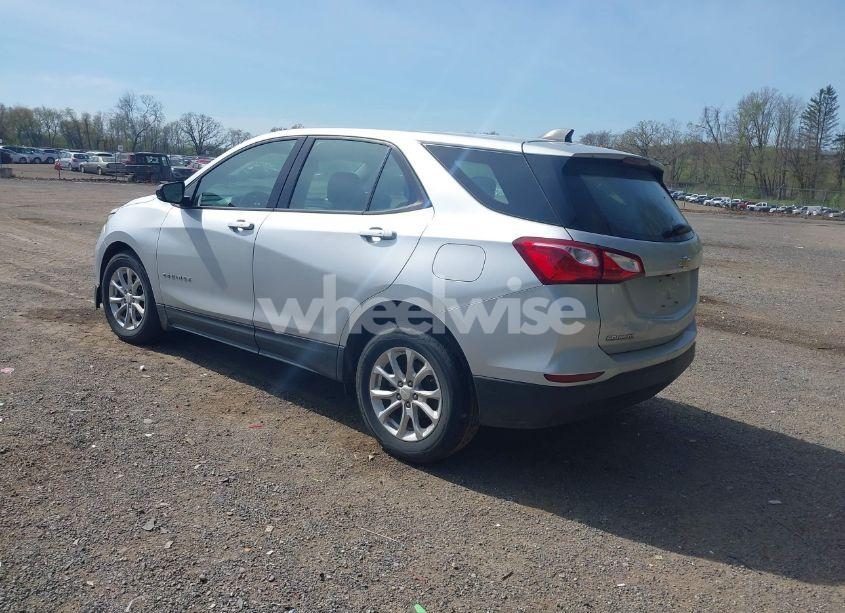 Photo 3 of 2019 Chevrolet Equinox LS (VIN 3GNAXHEV2KS613064)