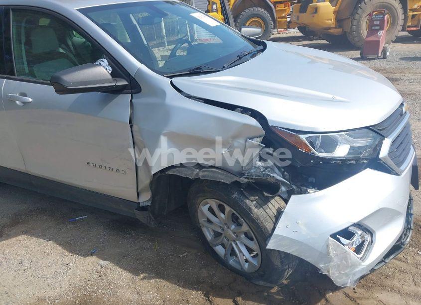 Photo 6 of 2019 Chevrolet Equinox LS (VIN 3GNAXHEV2KS613064)