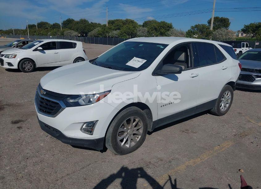 Photo 2 of 2019 Chevrolet Equinox LS (VIN 3GNAXHEV2KS626364)