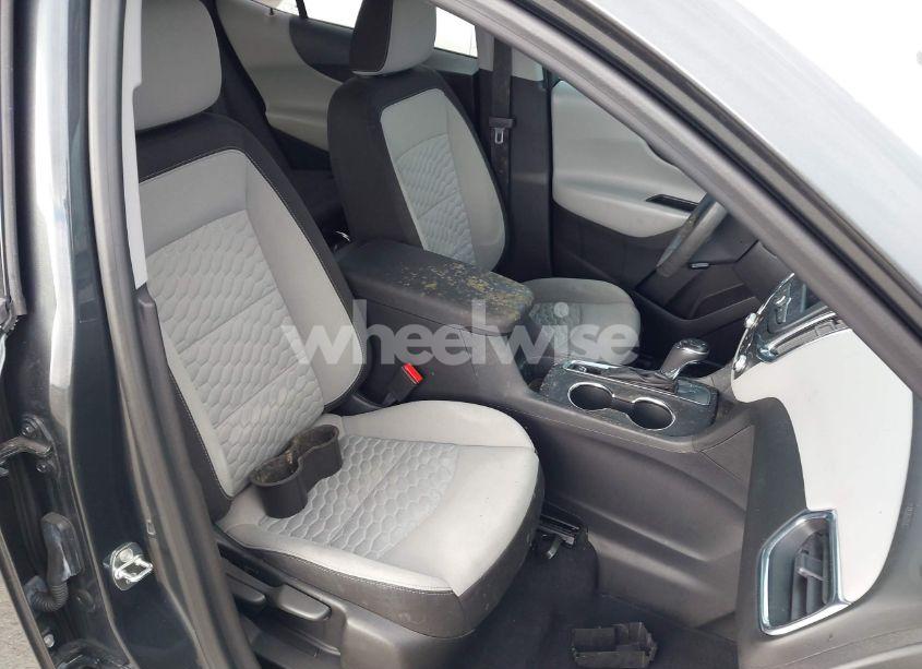 Photo 5 of 2019 Chevrolet Equinox LS (VIN 3GNAXHEV2KS676746)