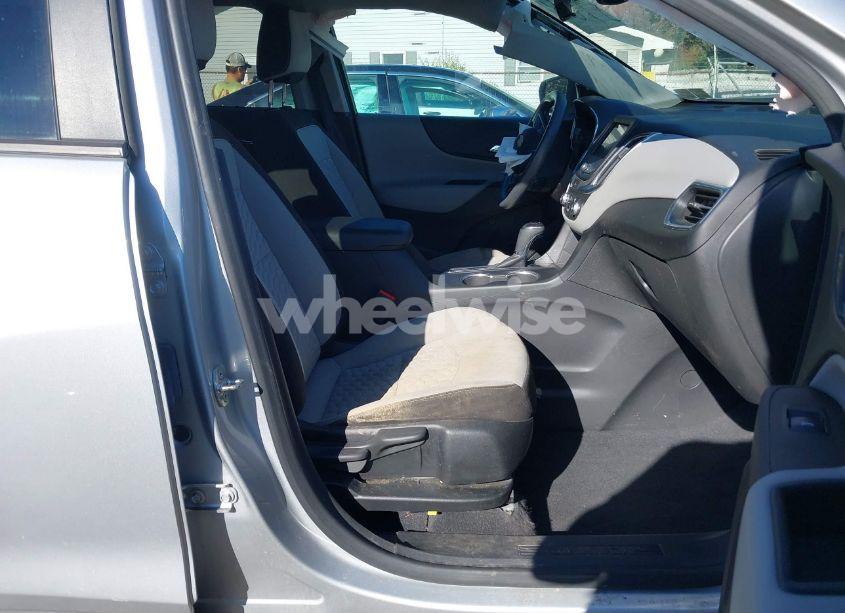 Photo 5 of 2020 Chevrolet Equinox FWD LS (VIN 3GNAXHEV2LS558083)