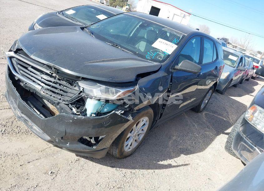 Photo 2 of 2020 Chevrolet Equinox FWD LS (VIN 3GNAXHEV2LS601658)