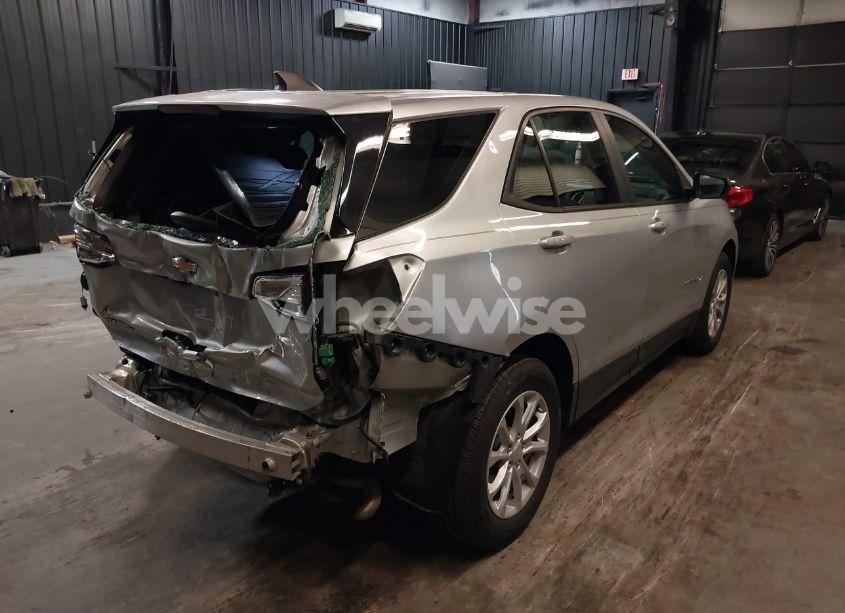 Photo 4 of 2020 Chevrolet Equinox FWD LS (VIN 3GNAXHEV2LS697078)