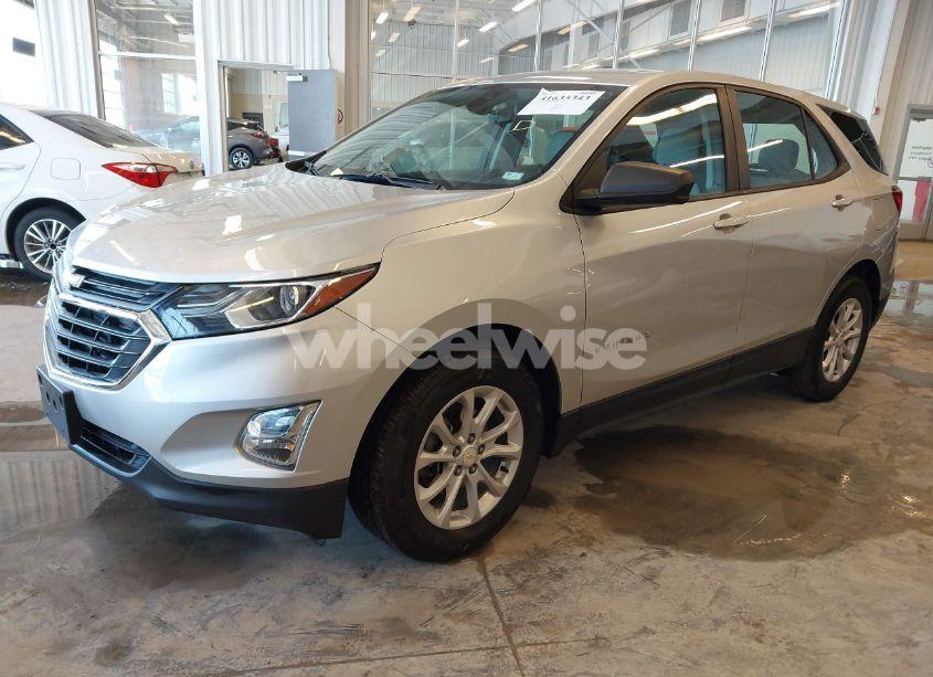 Photo 2 of 2020 Chevrolet Equinox FWD LS (VIN 3GNAXHEV2LS697744)