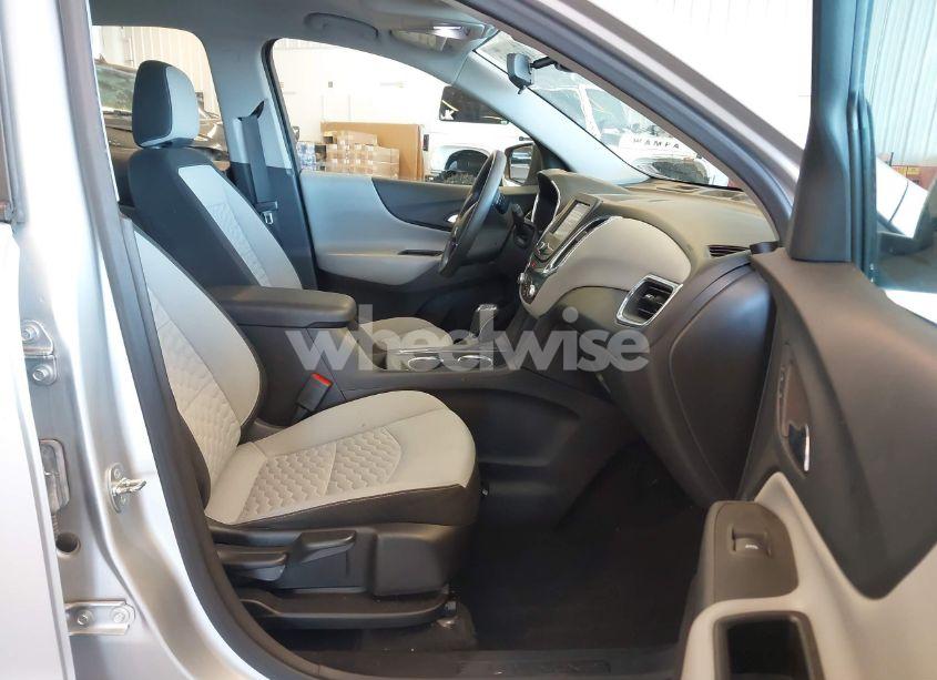 Photo 5 of 2020 Chevrolet Equinox FWD LS (VIN 3GNAXHEV2LS697744)