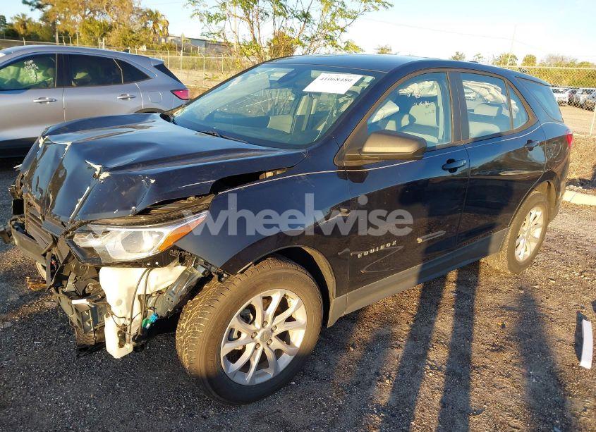 Photo 2 of 2020 Chevrolet Equinox FWD LS (VIN 3GNAXHEV2LS713117)