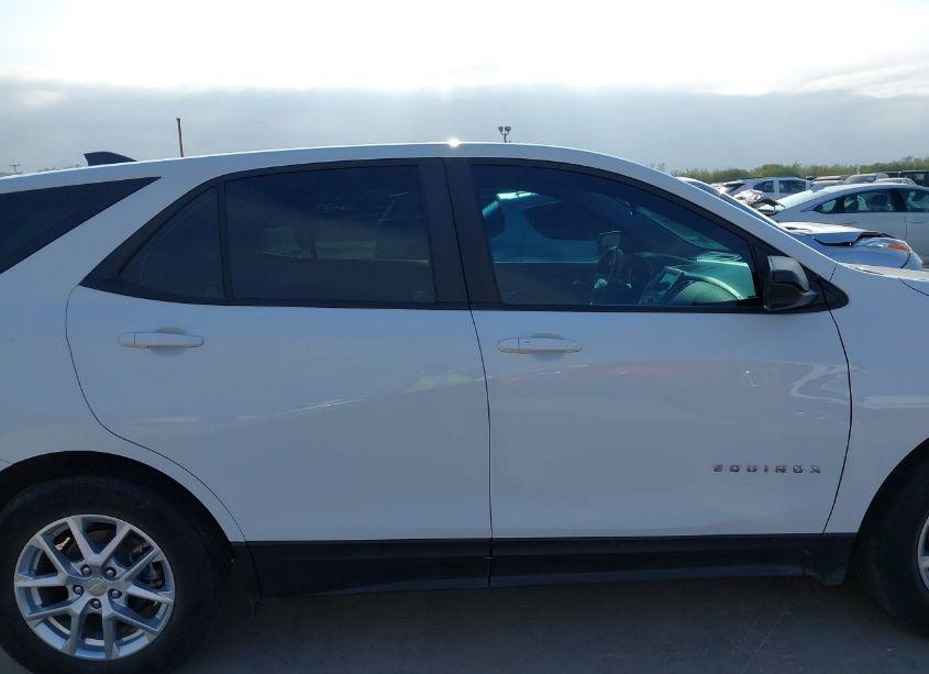 Photo 14 of 2022 Chevrolet Equinox FWD LS (VIN 3GNAXHEV2NS107786)