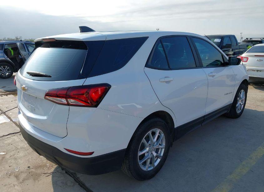 Photo 4 of 2022 Chevrolet Equinox FWD LS (VIN 3GNAXHEV2NS107786)