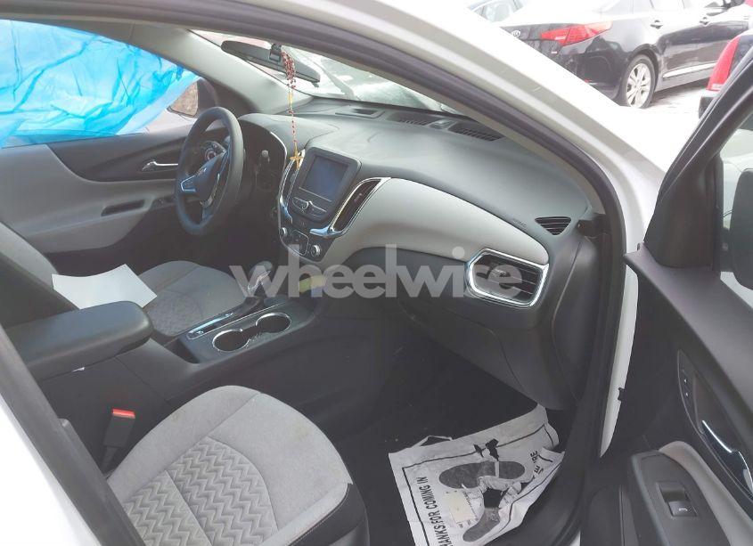 Photo 5 of 2022 Chevrolet Equinox FWD LS (VIN 3GNAXHEV2NS170662)