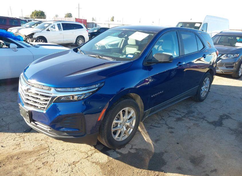 Photo 2 of 2022 Chevrolet Equinox FWD LS (VIN 3GNAXHEV2NS180737)