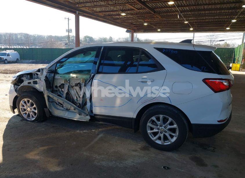 Photo 3 of 2019 Chevrolet Equinox LS (VIN 3GNAXHEV3KS564909)